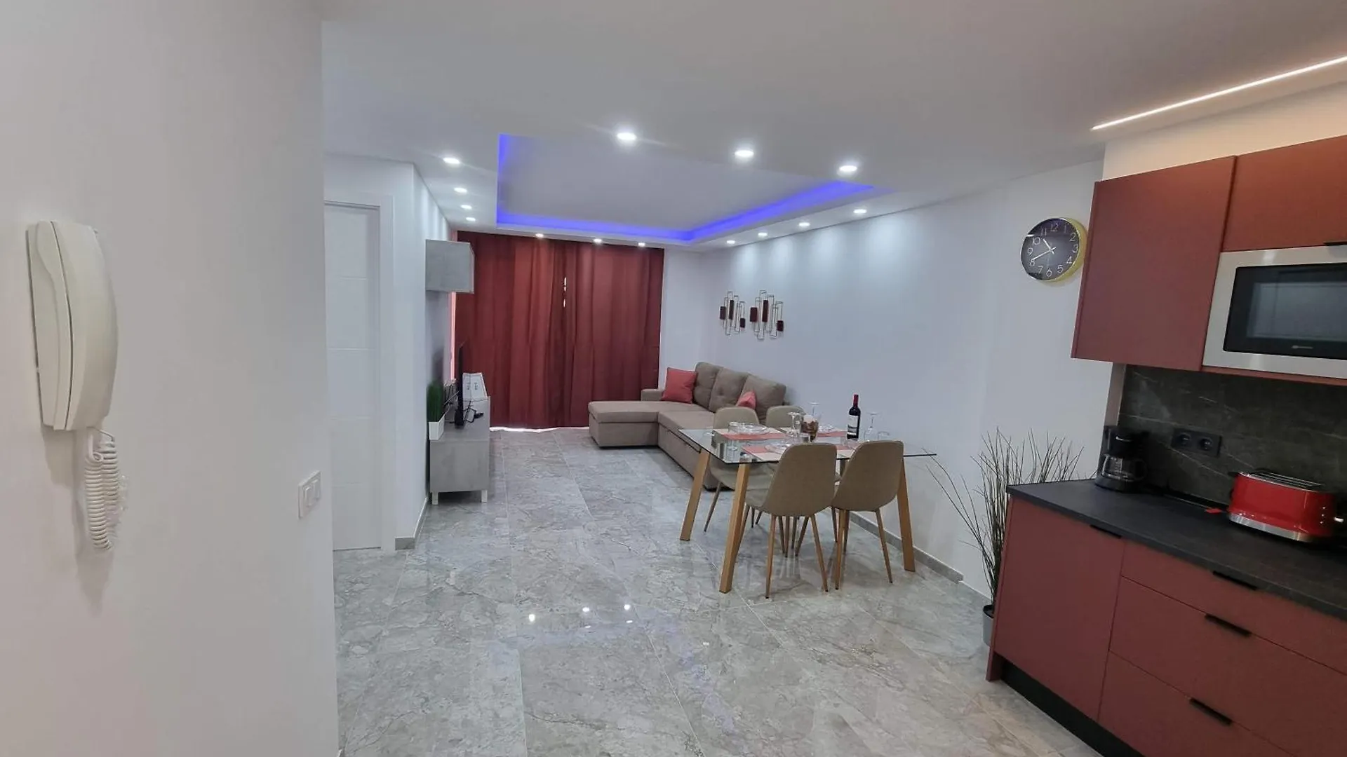 Two-Bedroom ,Central,Wifi,Sea View Los Cristianos  Los Cristianos (Tenerife)