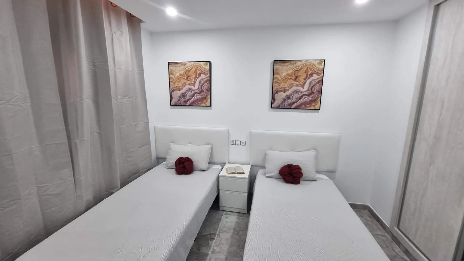 Two-Bedroom ,Central,Wifi,Sea View ロスクリスティアーノス
